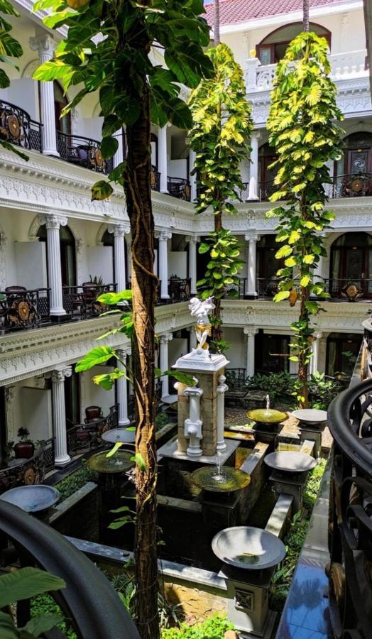 The Grand Palace Hotel Malang Exterior photo