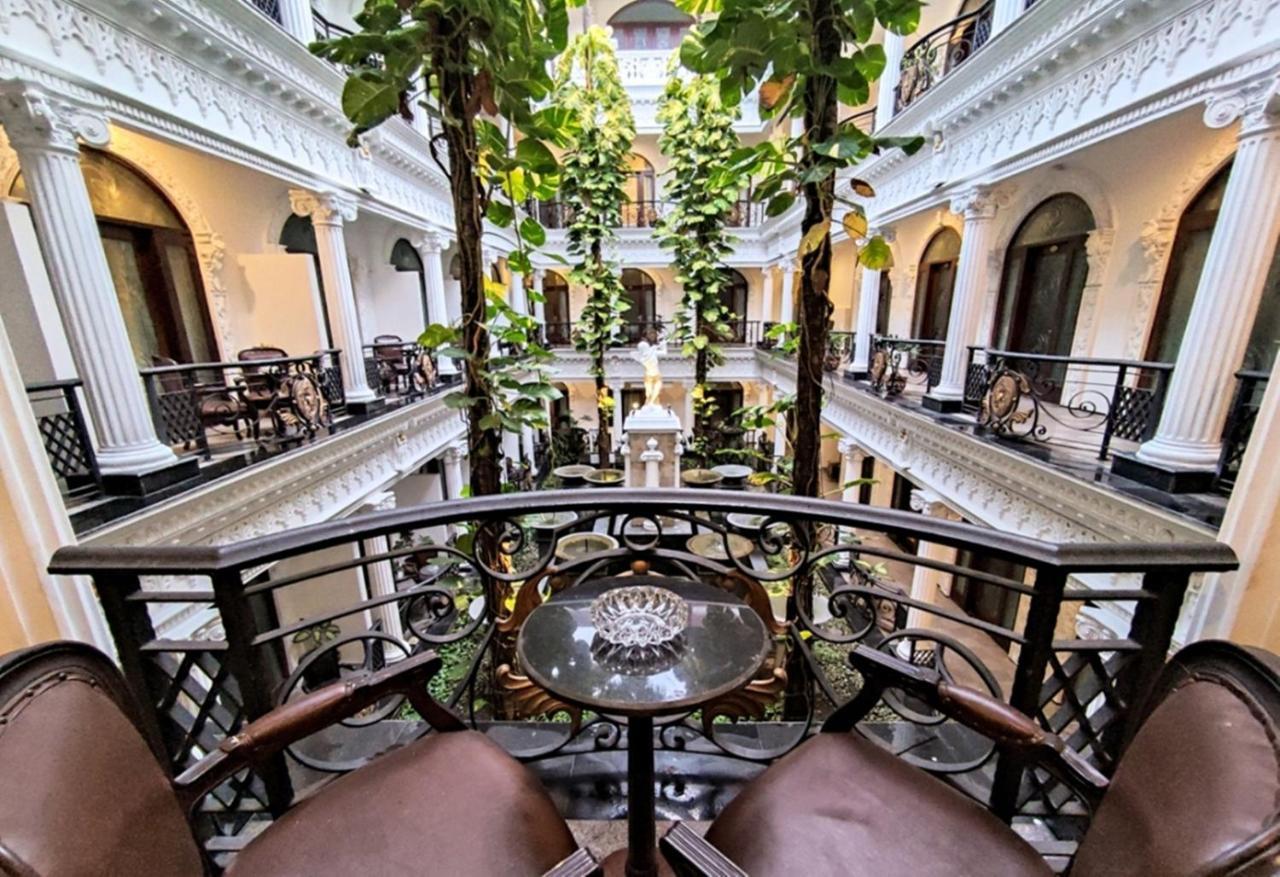 The Grand Palace Hotel Malang Exterior photo
