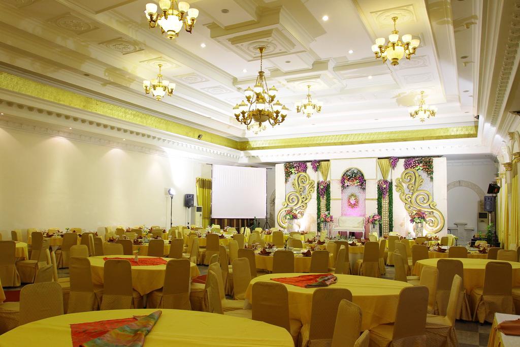 The Grand Palace Hotel Malang Exterior photo