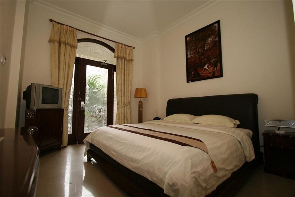 The Grand Palace Hotel Malang Exterior photo