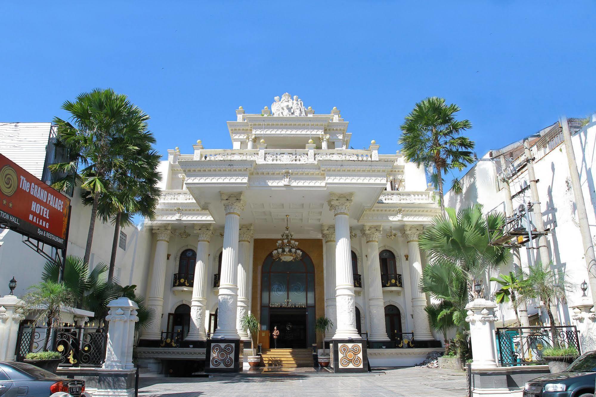 The Grand Palace Hotel Malang Exterior photo