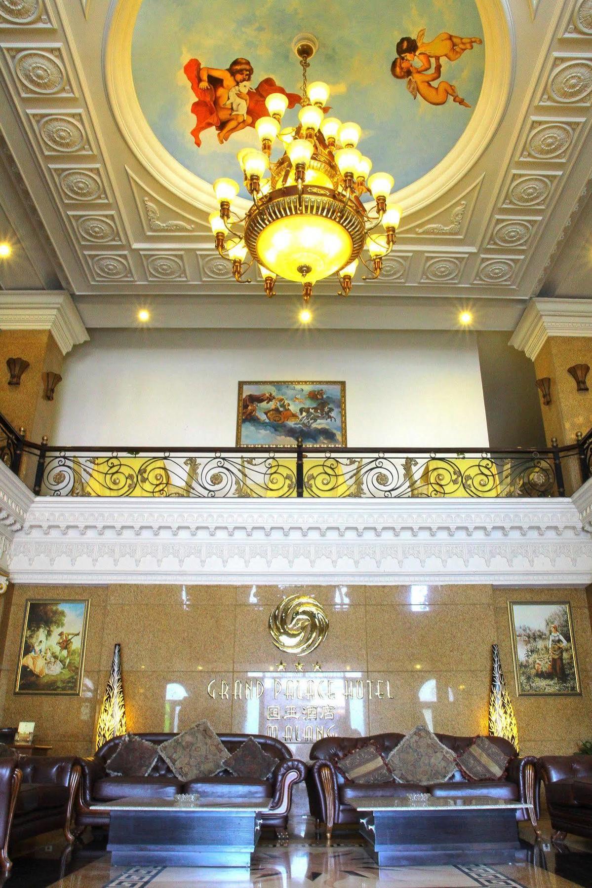 The Grand Palace Hotel Malang Exterior photo